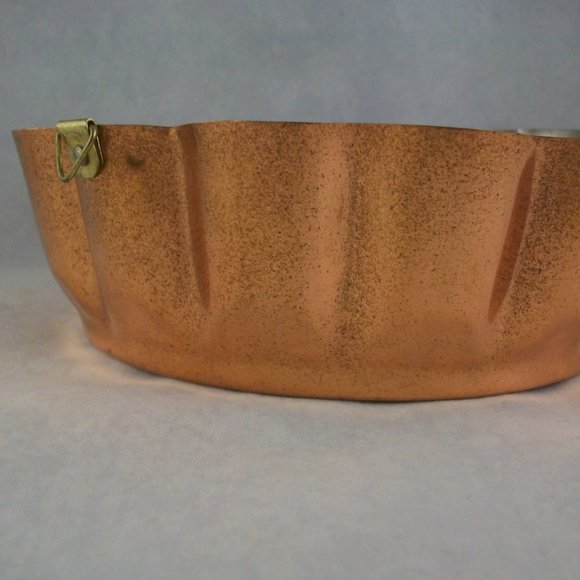 Vintage Round Copper Fluted Fruit Cluster Mold Korea 8" - Picture 4 of 8